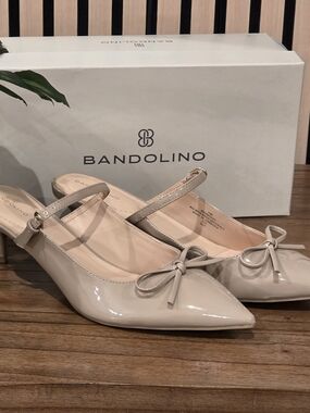 Bandolino Women's Beige Patent Pointed-Toe Mary Jane Shoes